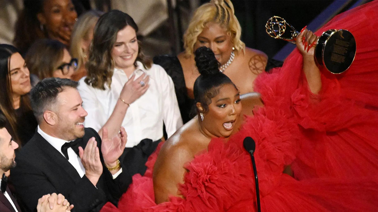 Lizzo’s Eye Catching Emmy Awards Look